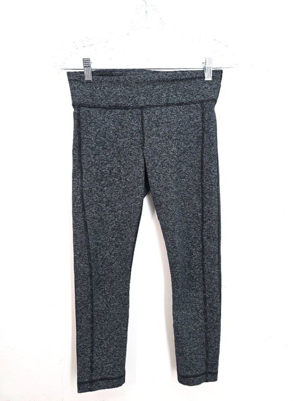 Under Armour Heathered Gray Capri Mid Rise Leggings Active Women Size S